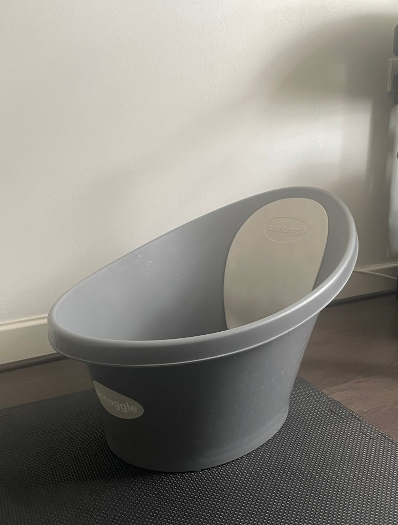 Shnuggle Newborn Baby Bath | Built in Support Bump and Soft Backrest | Suitable from Newborn | Bath Seat Support Includes Plug | White with Grey backrest